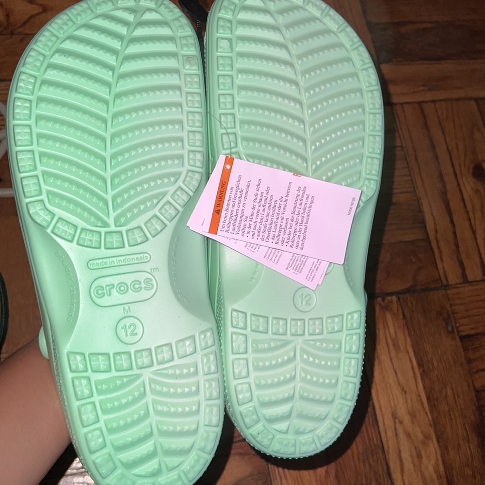 NWT crocs green size/ 12 men - Picture 4 of 4